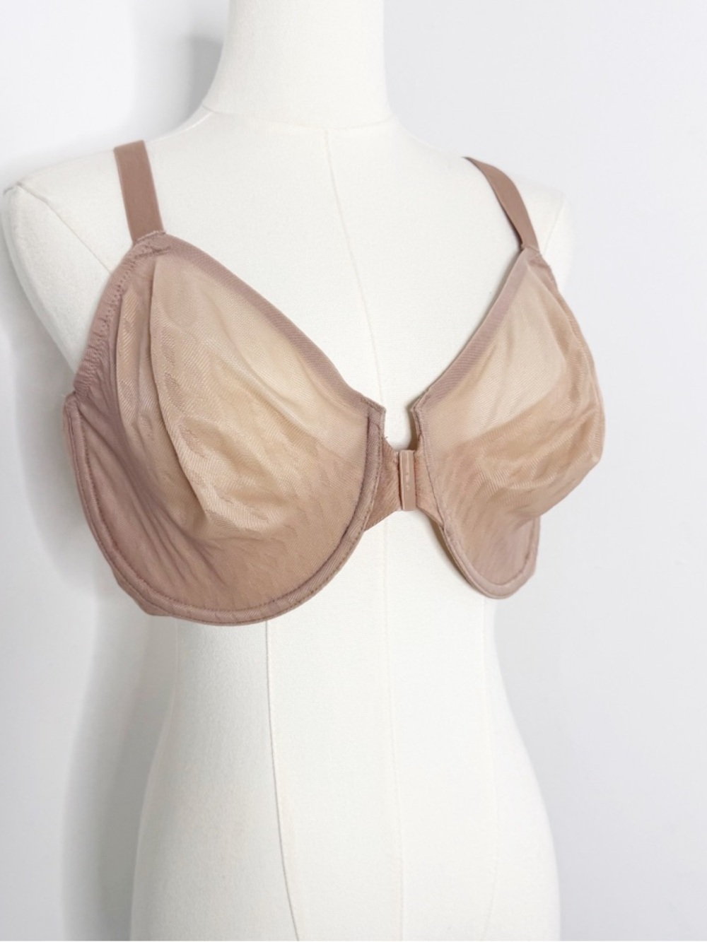 Wacoal Body By Wacoal Front Close Racerback Underwire Bra 42D Nude Beige